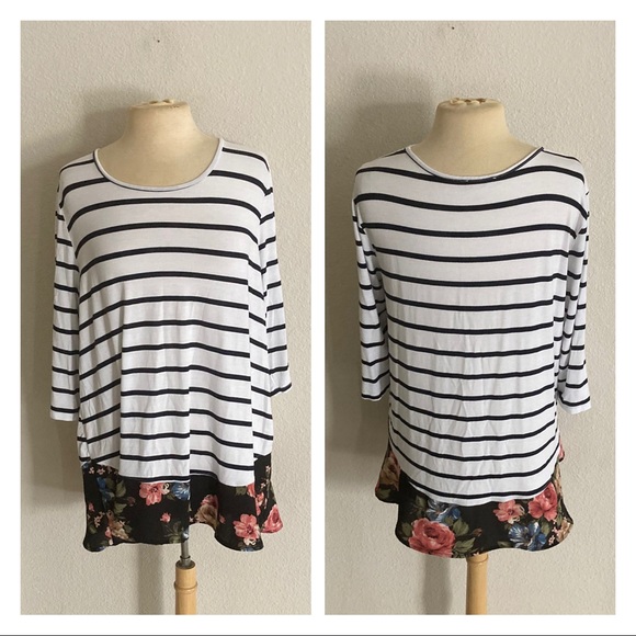 Vision Tops - ⭐️$10 ITEM Vision striped/ floral top